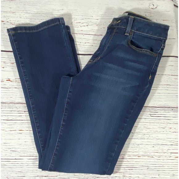 L L Bean Jeans Classic Fit Sz 4 Blue Denim Five Pockets Straight Leg Mid Rise - Picture 3 of 12